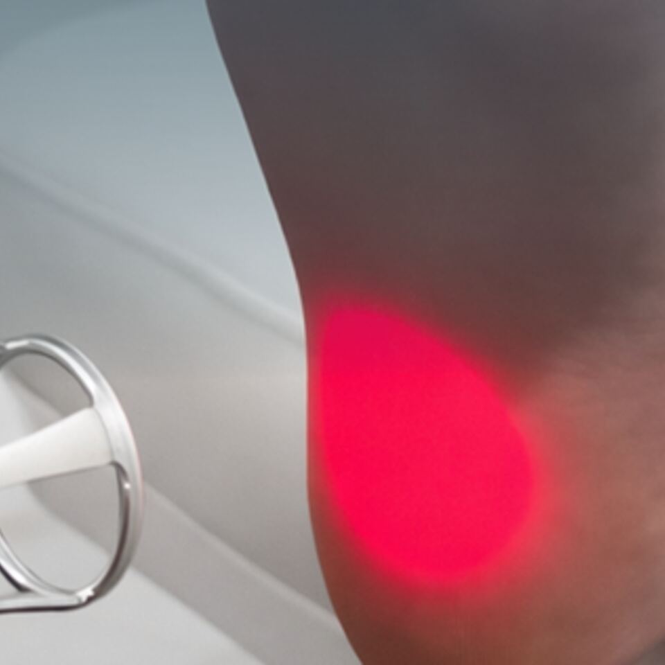 Terapia Láser de Clase IV para Dolor Crónico de Pie y Tobillo: Ciencia, Condiciones y Qué Esperar